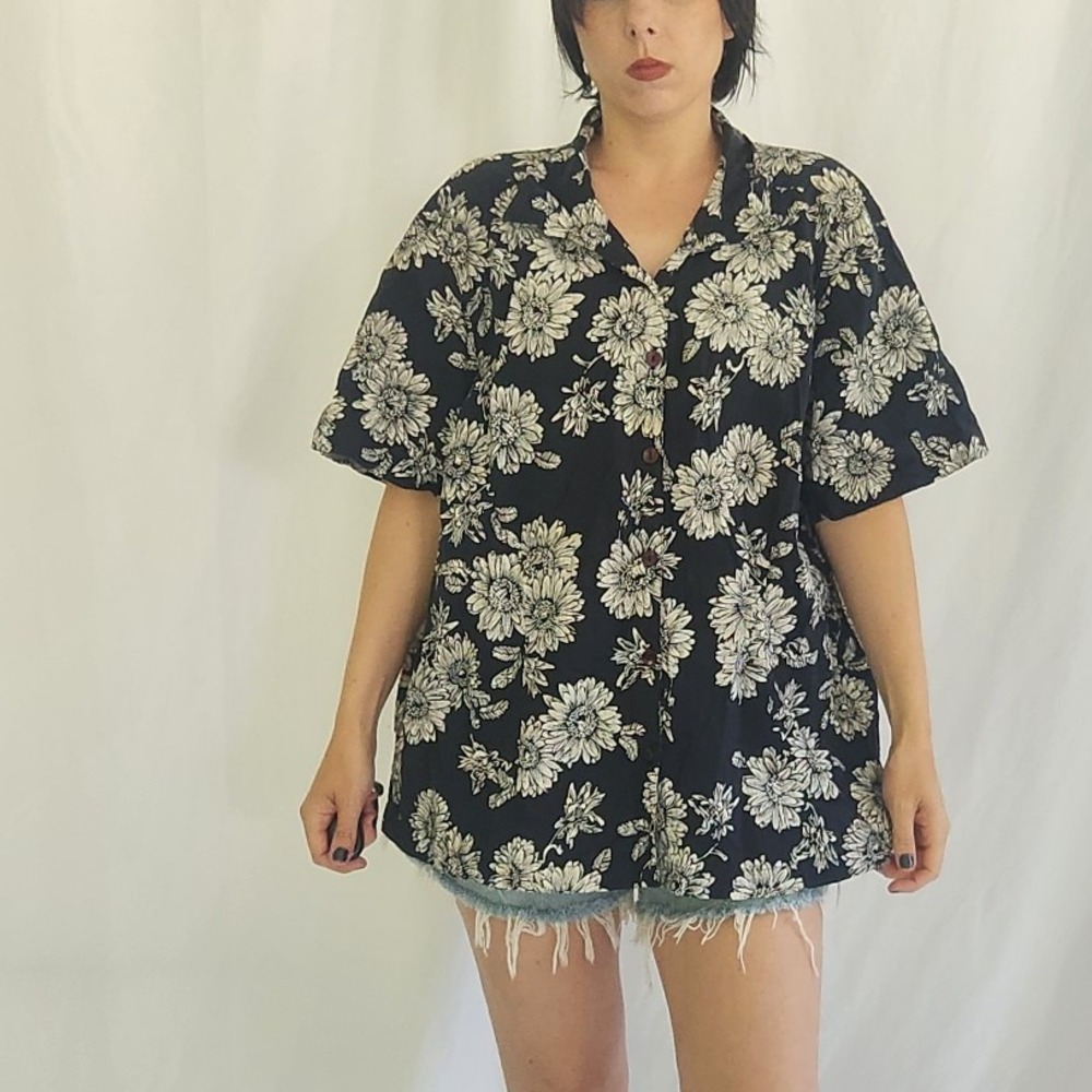 90s/00s 100% Cotton Black and White Sunflower Print Button Down